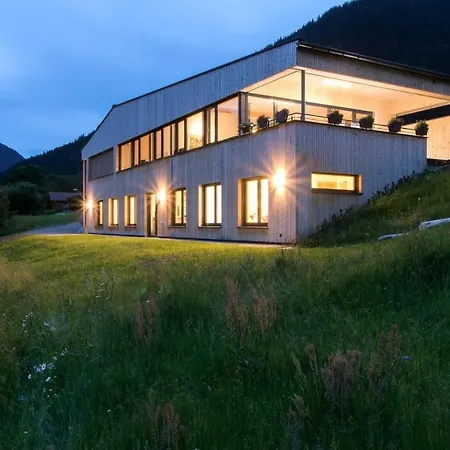 Apartment Haus Albuin *